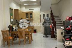 Cho thuê nhà ngõ 143 nguyễn ngọc vũ, cầu giấy 35m x 5t giá 18tr, ô tô nhà mới