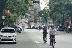 Nhà 3 tầng 2 thoáng ô tô 16 chỗ tránh dt 74m² mt 4,5m thị trấn đông anh