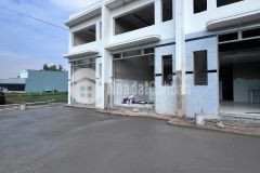 Nhà mới keng ô tô đậu trước nhà cách ngã ba giồng 10 phút