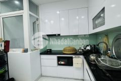 Nha ban công siêu rông ngo thông nhât,đai la 40m2 thoang đang kinh doanh ơ luôn 100