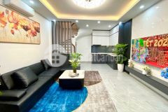 Chuyển việc bán nhà bát khối, long biên 32m2, 5t giá 6,1 tỷ ô tô đỗ gần