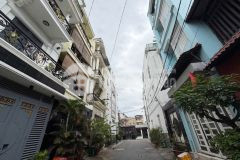 Cần bán nhà mới ở ngay 4 tầng đường xe hơi ngay chợ hiệp bình