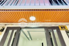 Nhà sát hông chợ mỹ hạnh, cách cầu lớn hóc môn 2km, giá 300 triệu