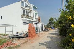 Bán nhà mới xây xã tân bửu, bến lức dt 99m2 1 lầu, 2pn, 3wc giá 2,7 tỷ