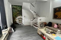 Hiếm đê la thành 27m2, 5 tầng đẹp, mặt tiền 4.5m giá 7.3 tỷ trung tâm đống đa