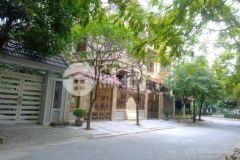 Chính chủ bán biệt thự ngõ 59 láng hạ, ba đình, hà nội. dt 151 m x 3 tầng. có thể xây 10 tầng.sđcc.