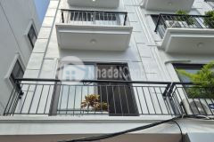 Bán nhà bát khối,long biên 5 tầng,35m oto vào nhà nhỉnh 6 tỷ