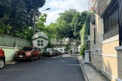 Nhà mặt tiền tân bình phường 4 cũ 50m2, 5 tầng, ngang 4m, ô tô đỗ cửa, vị trí cực đẹp.