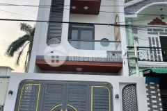 Nhà mới 3 tầng 5pn hẻm xe tải gần chợ hưng long nhỉnh 3 tỷ