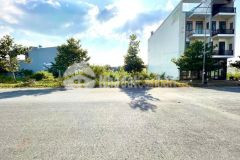 Nền 90m2 vị trí đẹp lộ giới trước nền 28m hướng đông bắc kdc tân phú giá 2 tỷ 300 triệu.