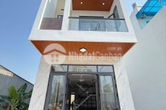 Nhà 1 trệt 2 lầu 4 phòng ngủ mới đẹp mặt tiền lộ lớn 21m đường a5 kdc phú an p. hưng phú