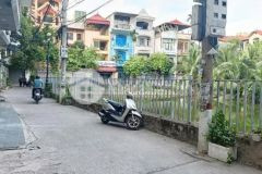 Tọa lạc ngay mặt phố giáp bát 100m2 4 tầng