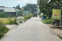 Bán gấp đất thổ cư 8x22 đường nguyễn trung trực, kp9, bến lức long an, 17trm2, shr