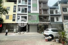 Cho thuê nhà nguyên căn nội thất hiện đại phố cổ linh dt 45m2. giá 12.5 triệu tháng