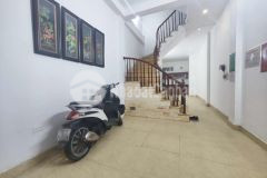 Cho thuê nhà nguyên căn phố ngọc khánh, ba đình, nhà đẹp, sân rộng, 15m ra ô tô