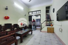 Cho thuê nhà riêng đường đê la thành, đống đa, sẵn nội thất, 2 mặt thoáng