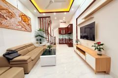 Bán nhà gần phố minh khai hai bà trưng, ngõ thông gần đường ô tô, nhà 5 tầng rất đẹp.