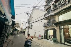 Bán nhà 5 tầng đường nhựa 10m gần chợ gần kcn