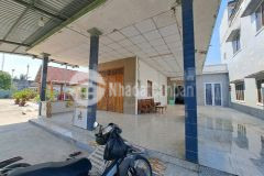 Bán nhà sân rộng ở kp7, thị trấn bến lức dt 636m2 full thổ, 3pn,2wc giá giảm còn 4,8 tỷ