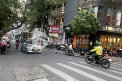 Nhà phố thọ lão, dt 40m2, phân lô, mt 4.8m, oto đỗ cổng, giá nhỉnh 6 tỷ.