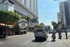 Nhà mtkd 5 lầu ngang 5.5m 176m2 ngay vincom nguyễn xí bình thạnh kd dòng tiền 34.9 tỷ.