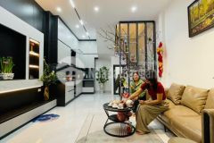 Bán nhà phố tân mai hoàng mai, gần đường ô tô, nhà 5 tầng mới nội thất đẹp ở ngay.