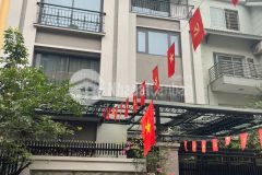 Cần bán bt trung văn hancic,tố hữu, dt 105mx 4t,mt 9m. giá 35,5 tỷ. lh 0964769634