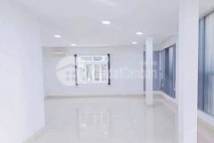 Cho thuê tòa nhà vp vừa ở vừa cho thuê lô góc 120m2 trâu quỳgia lâm 5 tầng đường 22m