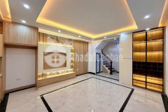 Bán nhà trương định hoàng mai, 6 tầng thang máy, diện tích rộng, ô tô đỗ cổng.