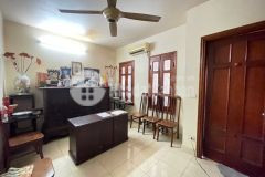 Bán nhà đường 195 dt 65m2, 3 tầng, mt 5.14m, giá 13.6 tỷvăn quán hà đông