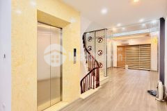 Bán nhà giải phóng hoàng mai, 5 tầng thang máy, lô góc, mặt ngõ ô tô thông, kinh doanh.