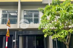 Bán căn nhà phố ngang 4m hàng hiếm tại làng đại học quôc gia tp.hcm, sổ hồng riêng nhà xây chỉ 11 tỷ