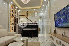 Cách mạng tháng 8 3 tầng kiên cố full nội thất.