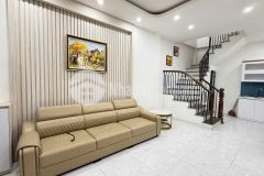 Bán nhà việt hưng, long biên 32m2, 5t giá 7,1 tỷ ô tô đỗ gần nhà