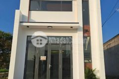 Cg bán nhà trệt lửng mới xây kdc đông phú, xã châu thành, tp cần thơ. dt 100m2, giá 2.050 tỷ