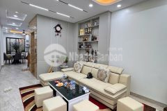 Nhà nguyễn sơn long biên ngõ thông ô tô đỗ cạnh nhà thang máy full nội thất