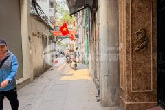 Quan nhân nhà ngay đầu ngõ, 12 tỷ 36m sử dụng 7 tầng thang máy mới kính coong chỉ cần dọn vào ở