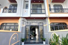 Nhà xây mới 2 tầng gần ubnd xã bến lức, dt 100m2, nhận nhà ngay