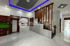 Nhà 1 lầu 1 trệt sổ riêng 4.5 tỷ 98 m2 gara đậu ô tô