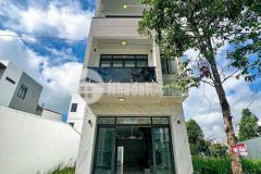 Cho thuê nhà trệt 2 lầu đường d1 kdc hồng loan. dt 5x18m lộ 20m hướng đông bắc