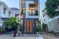 Cg bán nhà 1 trệt 2 lầu nội thất cao cấp, hiện đại vị trí trục chính đường d13