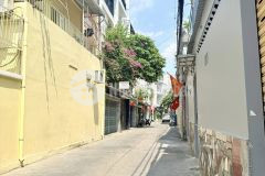 Nhà côchú bs bệnh viên thống nhất dồi dào lộc sức khoẻ 80m2 x 3 tầng, xe hơi ngủ nhà.