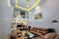 Ô tô đỗ cửa sổ nở hậu kinh doanh sầm uất tiềm năng sinh lời cao