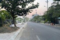 Mặt tiền võ an ninh đối diện sân vận động hòa xuân