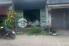 Bán đất tại chợ dt81m2 shr trên đất có nhà tiền chế cửa kéo đài loan 950tr lh0974004184 gặp trung.