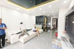 Nhà mặt phố dân xây thang máy ô tô vào nhà