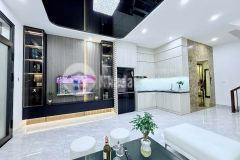 Nha mơi câu giây, 7 tâng thang may, ơ ngay, gân 50m2 chi 15.x ty