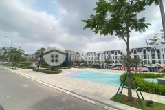 Vlasta thủy nguyên gà đẻ trứng vàng tại trung tâm thành phố mới vlasta thủy nguyên