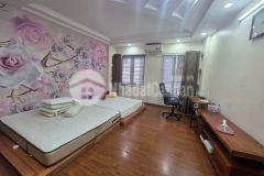 Nhà minh khai oto đỗ cửa nhà dân xây chắc chắn