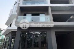 Bán nhanh căn liền kề 5 tầng full kính hà nội oriental gia lâm cạnh công viên gia lâm